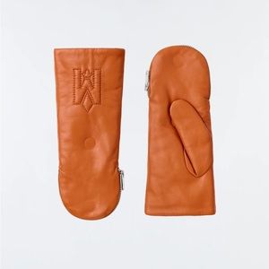 NWOT Mackage leather mittens